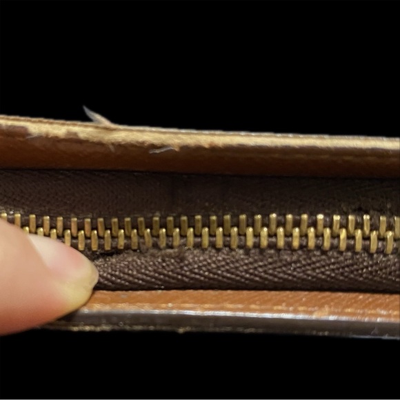 Authentic vintage Louis Vuitton monogram zip wallet - Picture 4 of 4